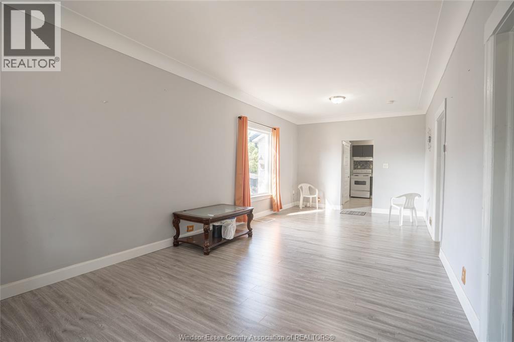 4-bedroom Single Family at 354 Curry Avenue, Windsor — photograph 3
