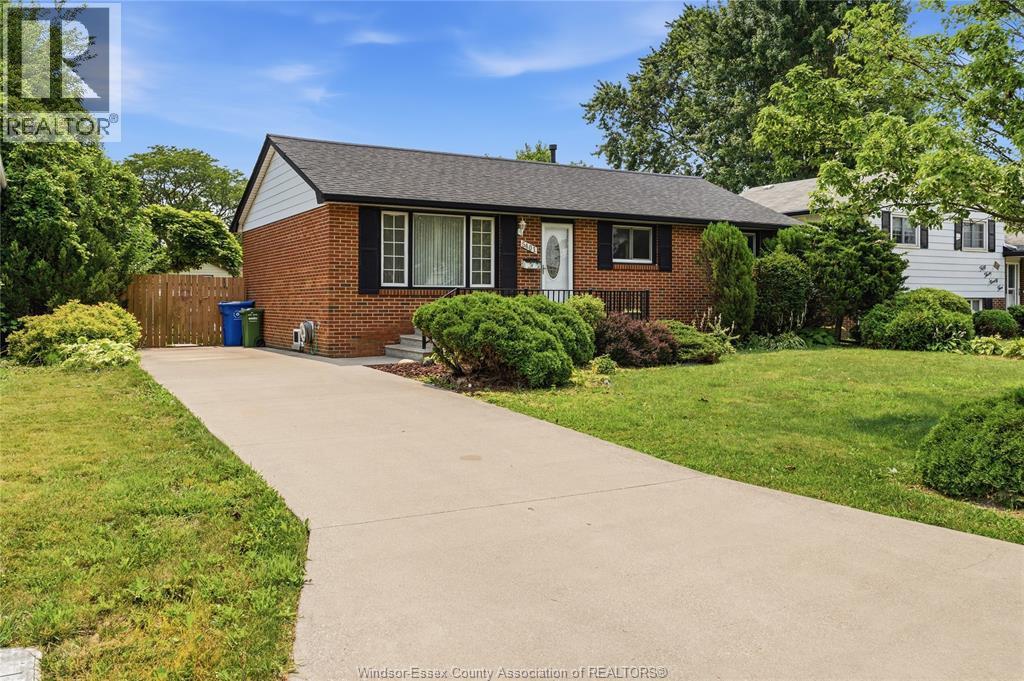 Single Family — 5401 Queen Elizabeth, Windsor, Ontario