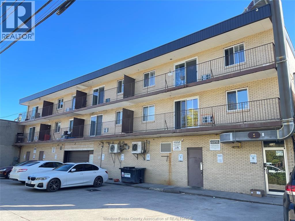 2-bedroom Single Family at 2136 Wyandotte Street #21, Windsor — photograph 2