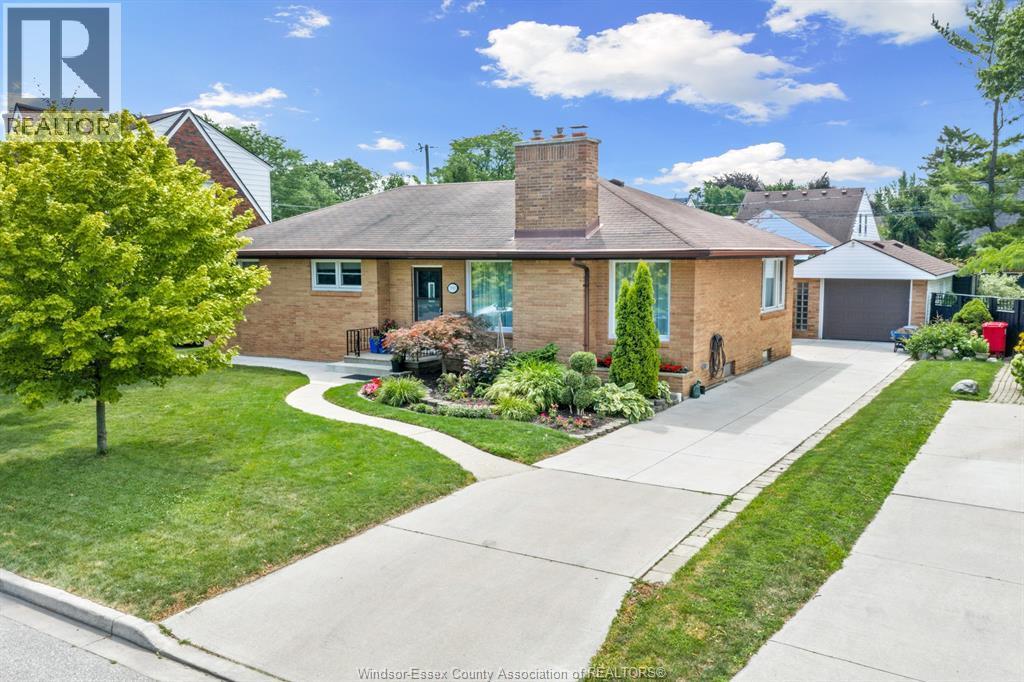 2065 Verdun Avenue, Windsor — photograph 2