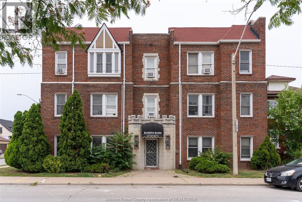 710 Giles Boulevard #302, Windsor — primary photograph