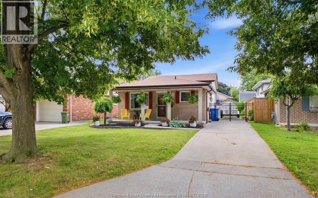 2509 Ellrose, Windsor — primary photograph