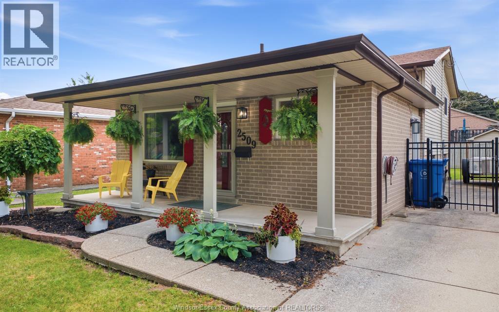 2509 Ellrose, Windsor — photograph 2