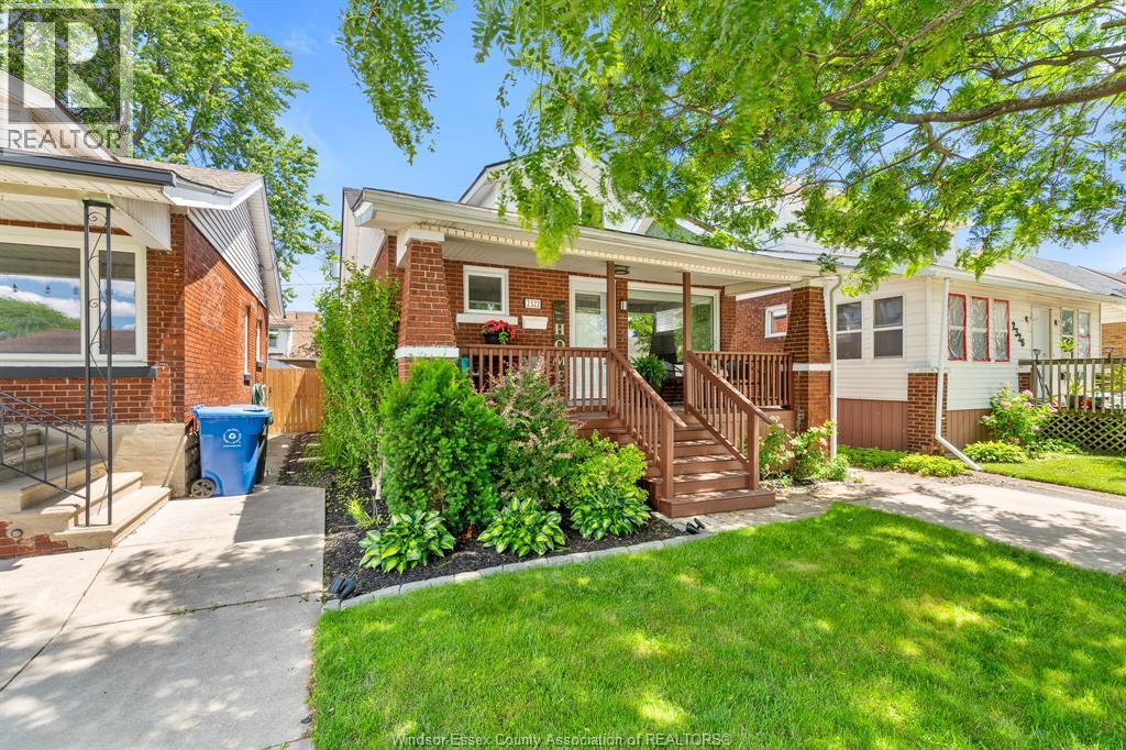 2322 Lillian Avenue, Windsor — photograph 2