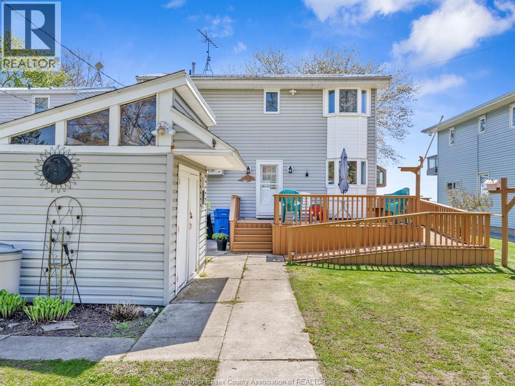 4-bedroom Single Family at 545 Lakeview, Essex — photograph 3