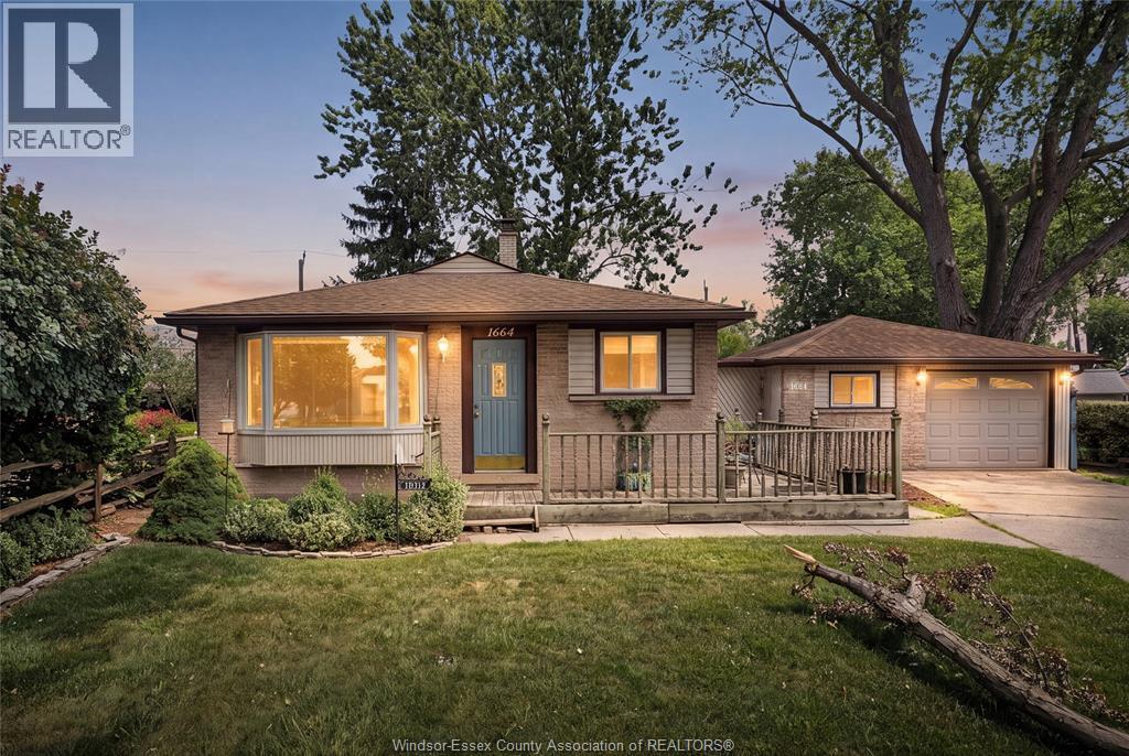 Single Family — 1664 Greenview Crescent, Windsor, Ontario