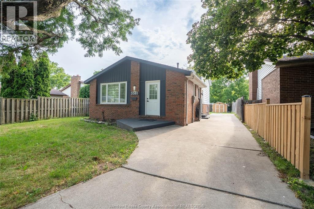 3381 Pineview Crescent, Windsor — photograph 2
