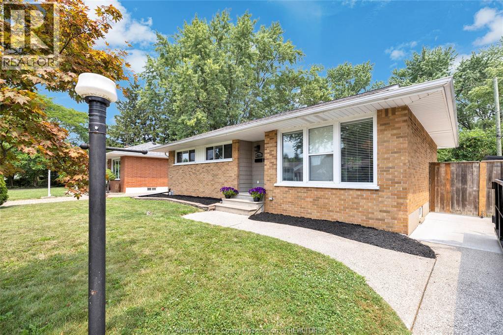 4024 Longfellow, Windsor — photograph 2