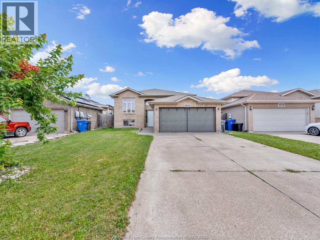 4844 Whitefish Crescent, Windsor — primary photograph