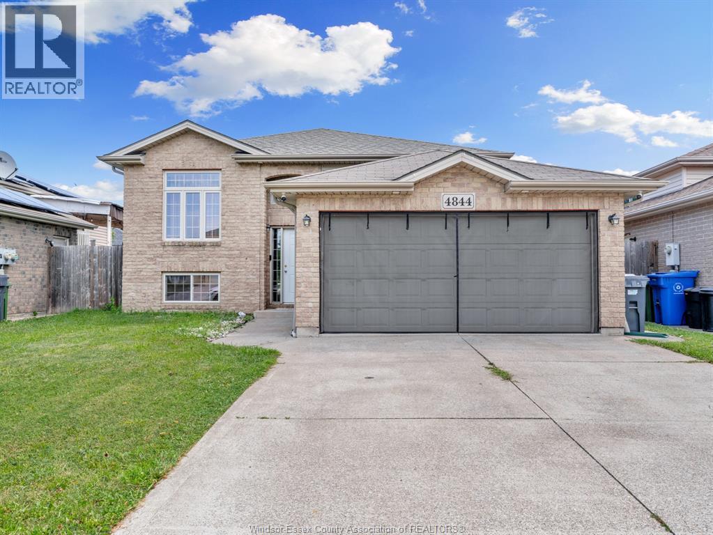 4844 Whitefish Crescent, Windsor — photograph 2