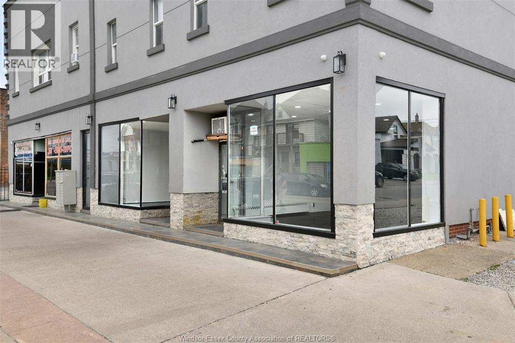 1194 Wyandotte Street, Windsor — primary photograph
