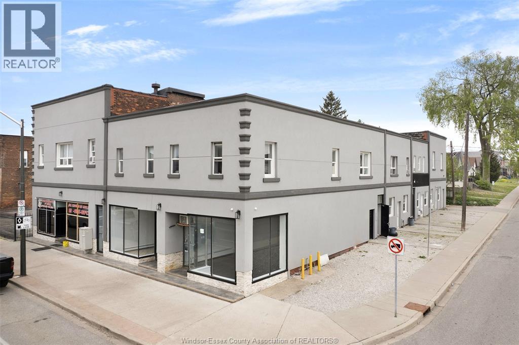 1194 Wyandotte Street, Windsor — photograph 2