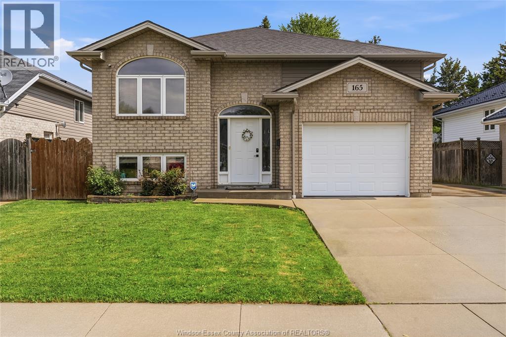 Single Family — 165 Thomas Avenue, Wallaceburg, Ontario