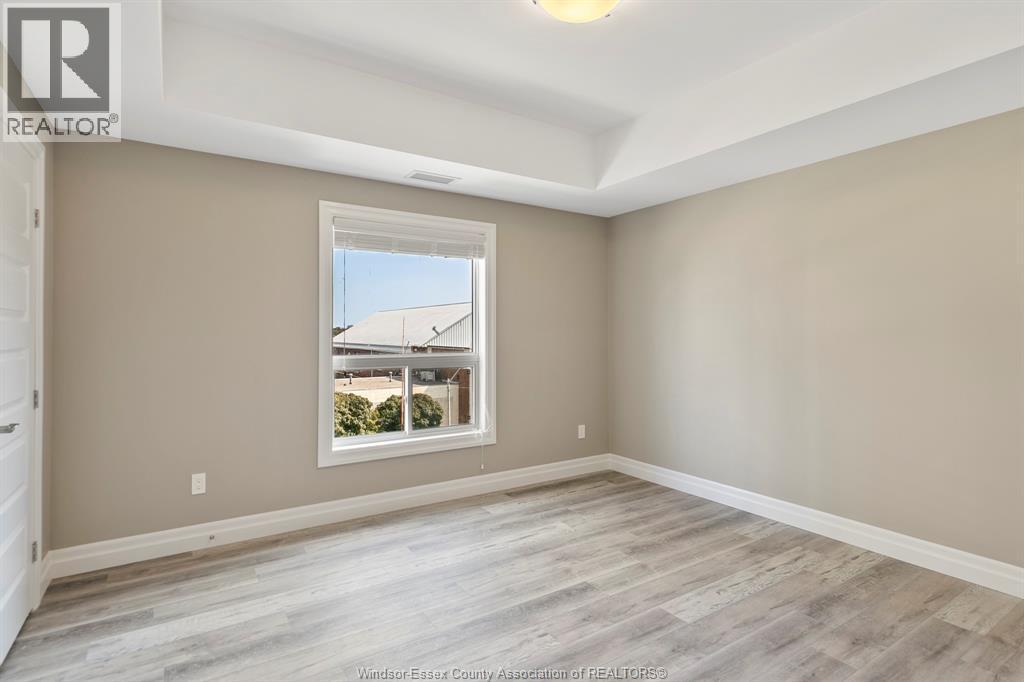 2-bedroom Single Family at 955 Ouellette Avenue #401, Windsor — photograph 3