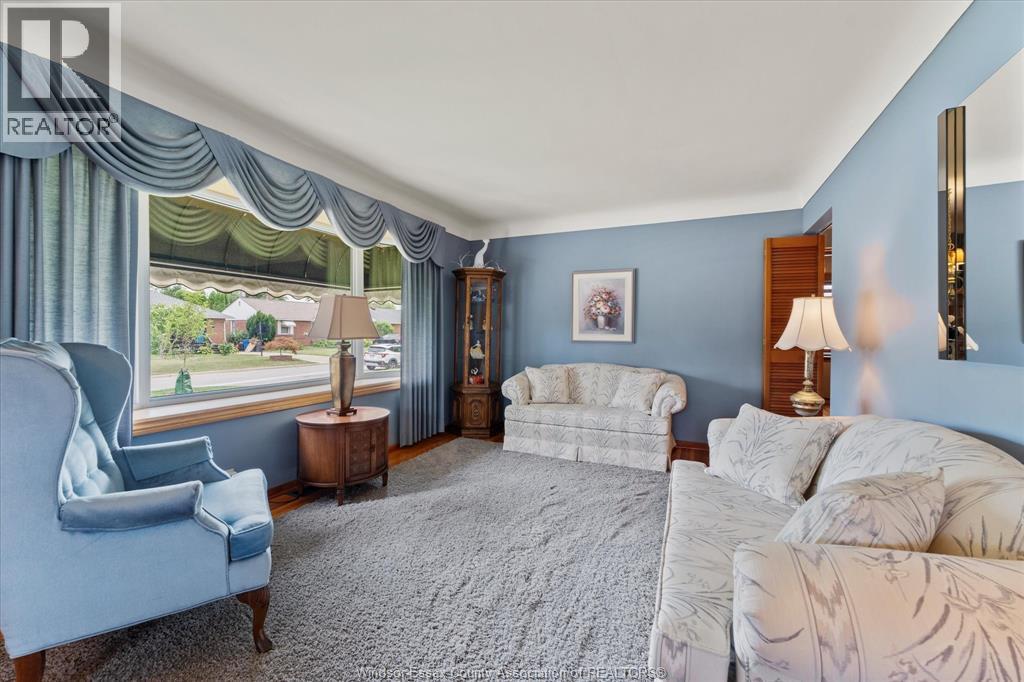 1003 Isabelle Place, Windsor — photograph 2