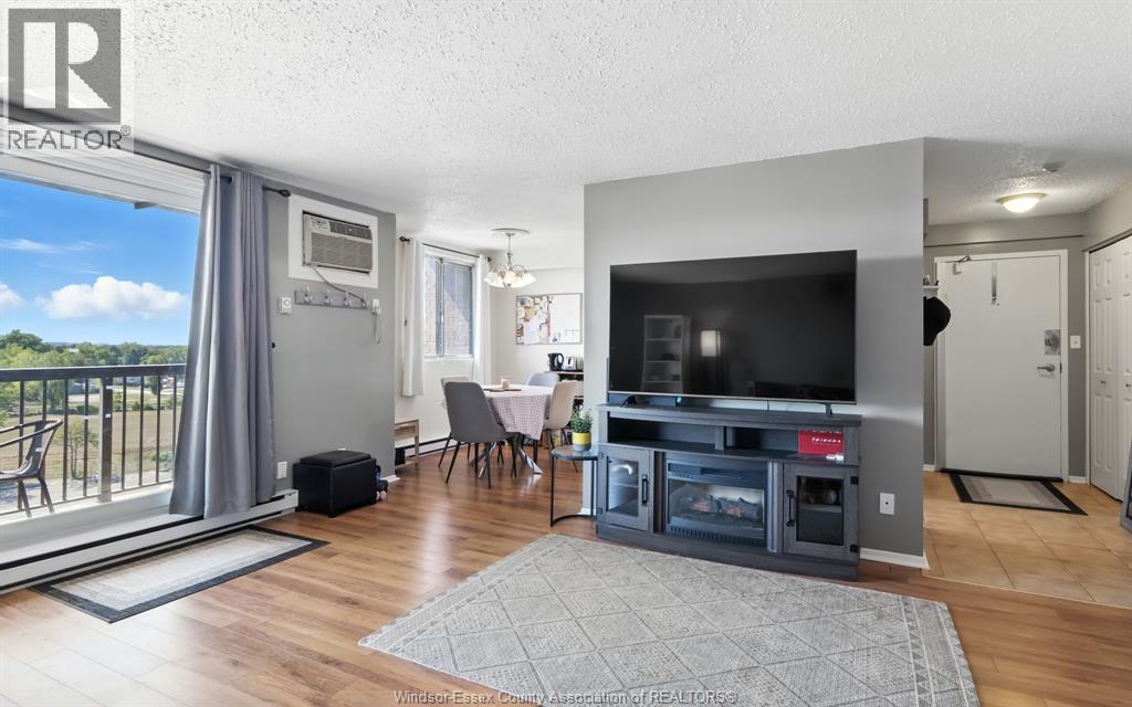 3936 Wyandotte Street #909, Windsor — photograph 3