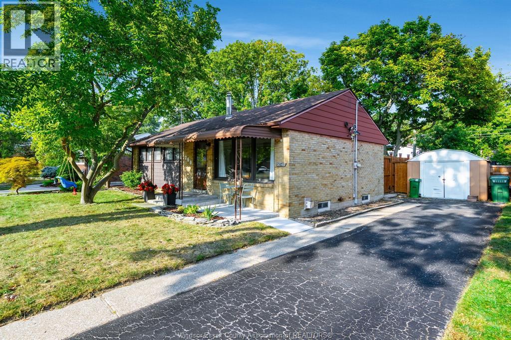 3260 Everts Avenue, Windsor — primary photograph