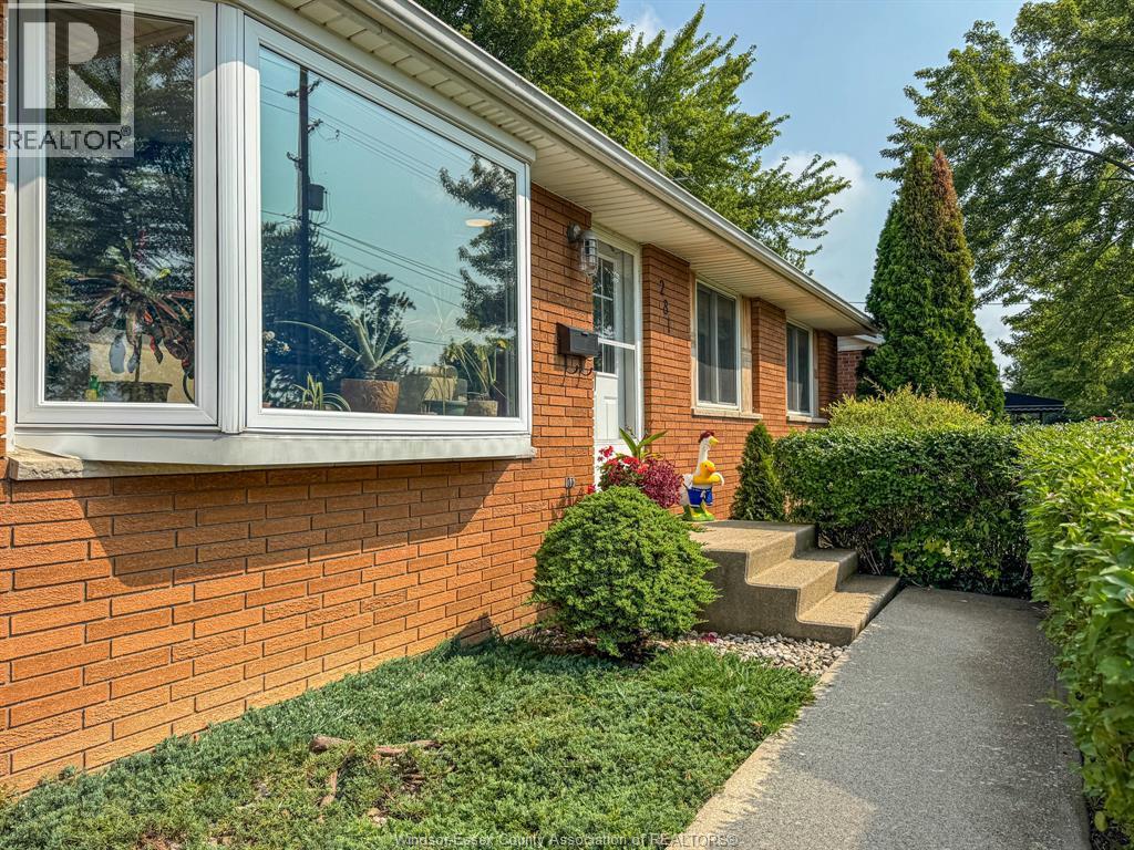 281 Fairview, Essex — photograph 2