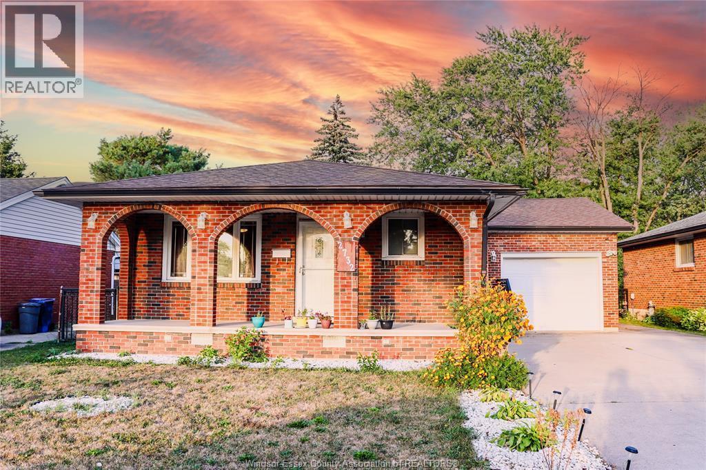 2732 Armstrong Avenue, Windsor — primary photograph