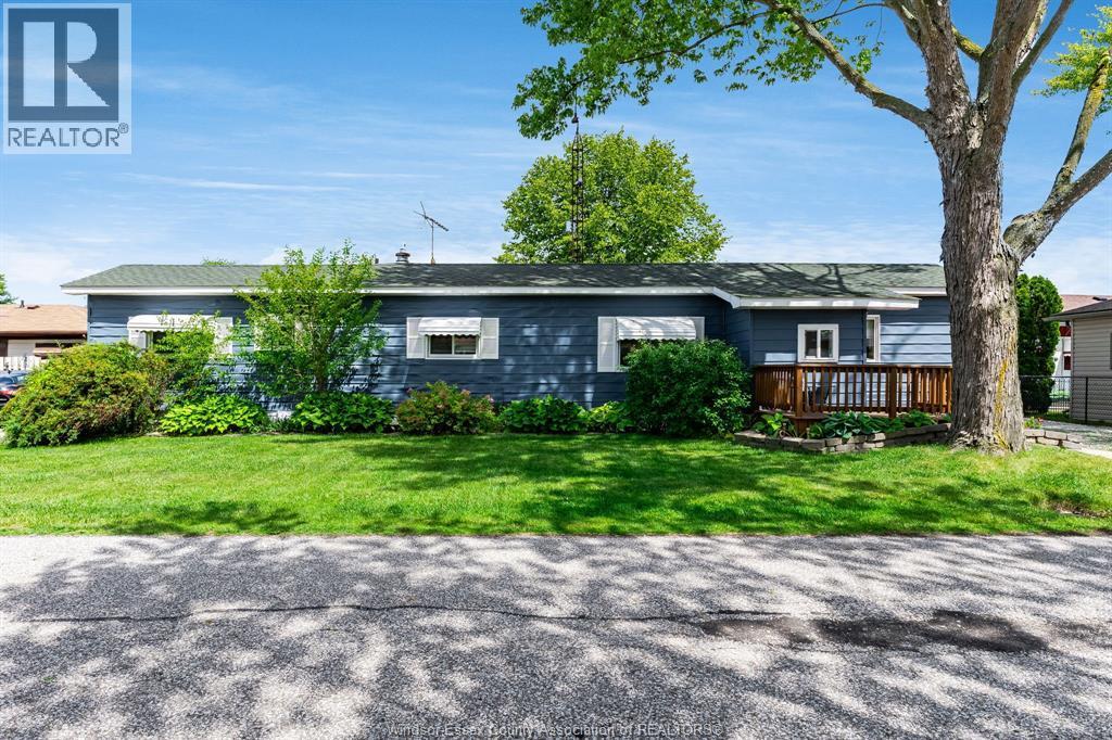 105 Brooks Boulevard, Lakeshore — primary photograph
