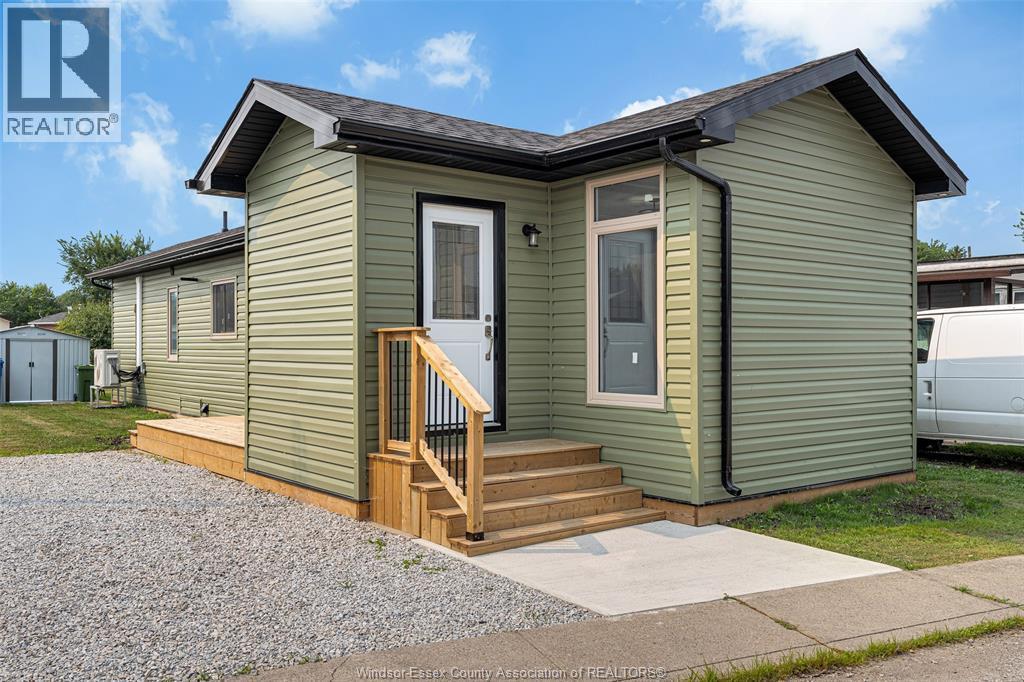Single Family — 77 Julie Lane, Lakeshore, Ontario