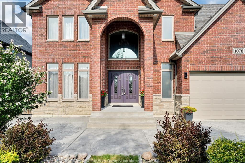 5-bedroom Single Family at 1078 Charlotte Crescent, Lakeshore — photograph 2