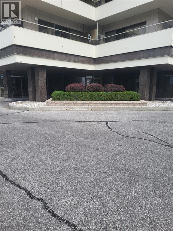 5151 Riverside Drive #1003, Windsor — photograph 2
