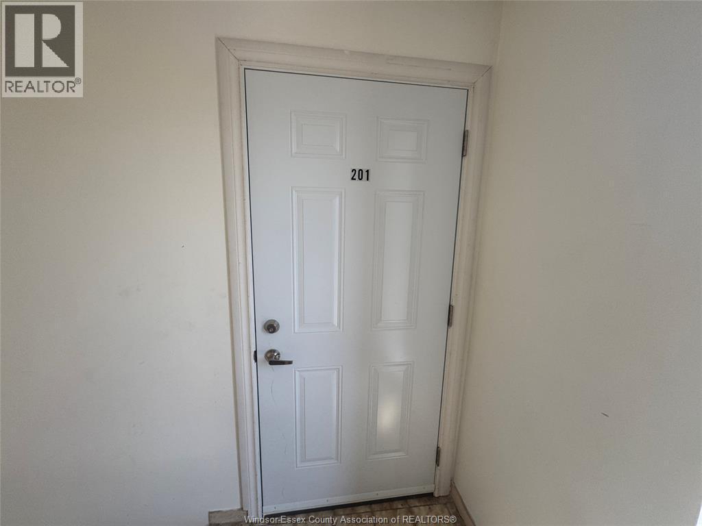527 Murphy Road #201, Sarnia — photograph 2