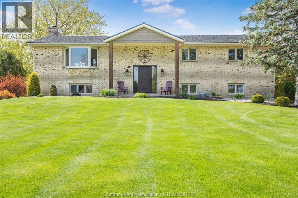 3-bedroom Single Family at 10609 Lakeview Drive, Harwich Township — photograph 3