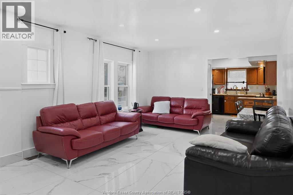 852 Reedmere, Windsor — photograph 3