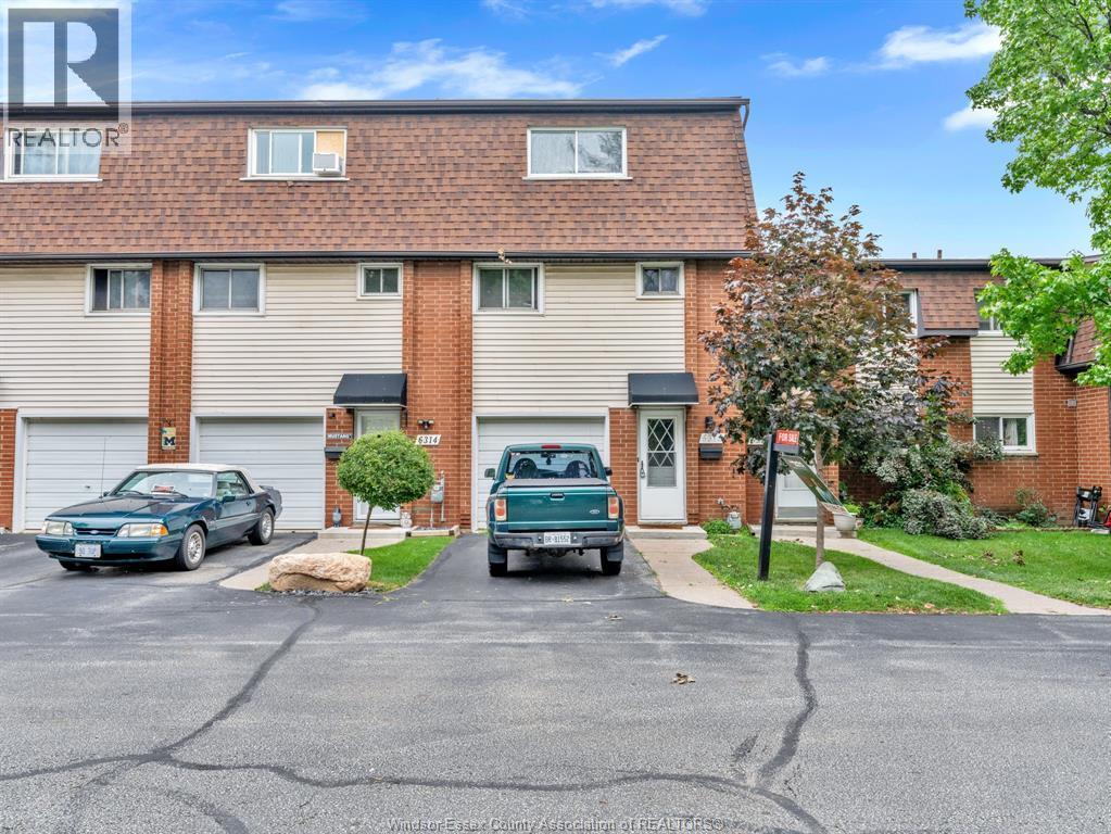Single Family — 6312 Thornberry, Windsor, Ontario