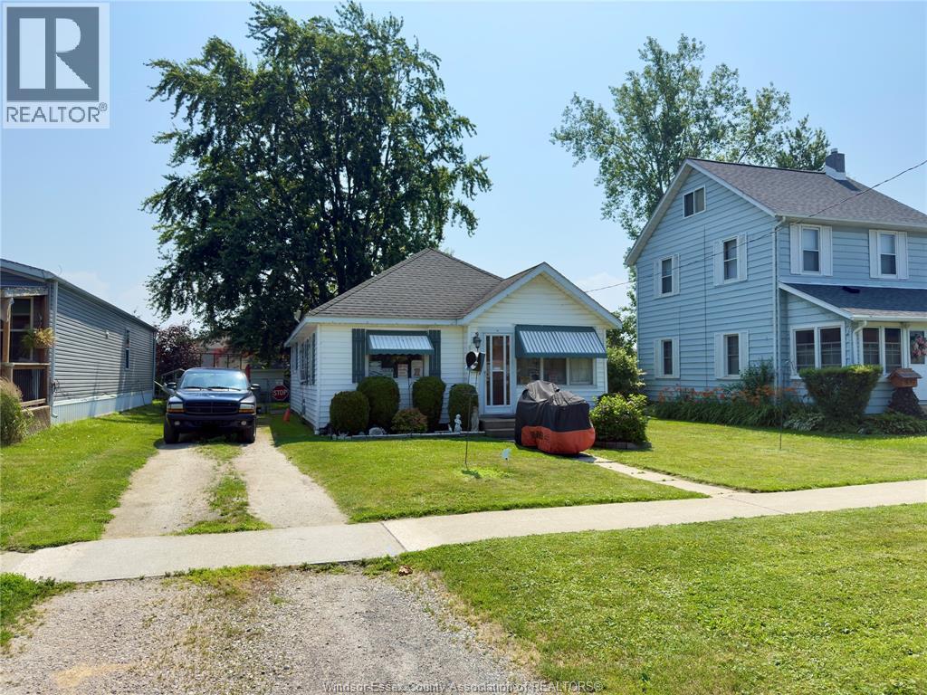 1-bedroom Single Family at 83 Victoria Avenue, Kingsville — photograph 2