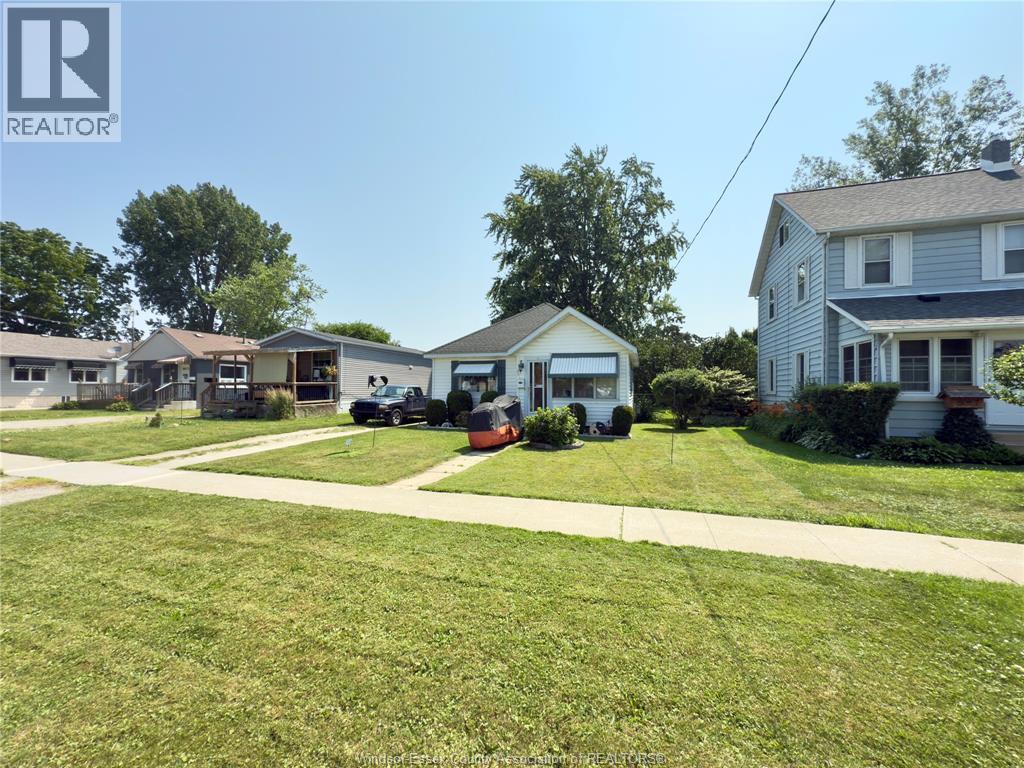 1-bedroom Single Family at 83 Victoria Avenue, Kingsville — photograph 3