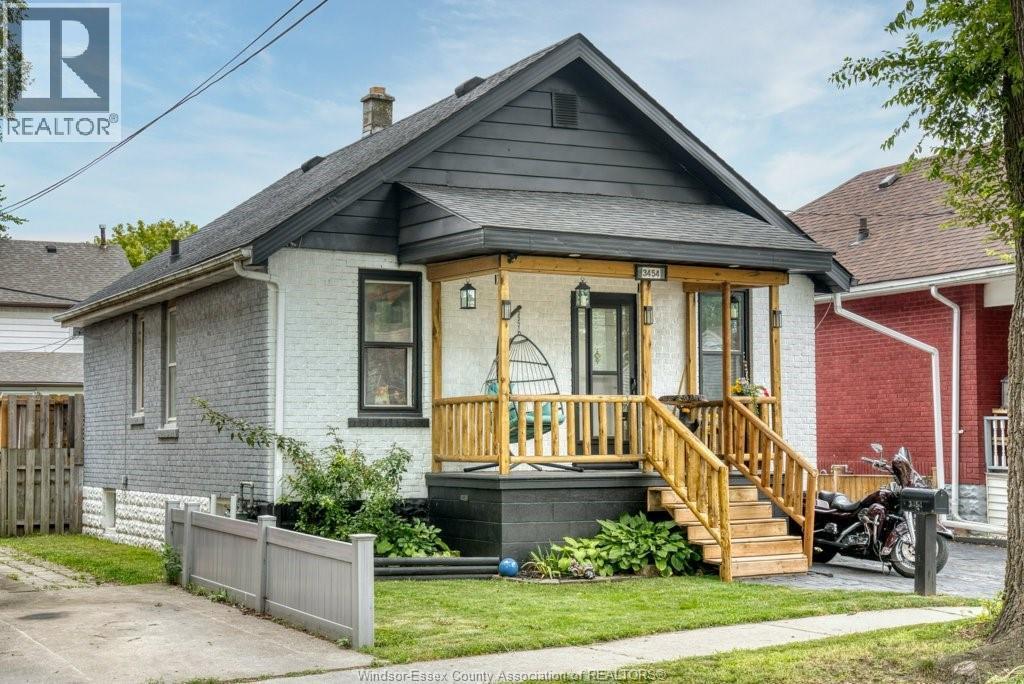 3454 Harris Street, Windsor — photograph 2