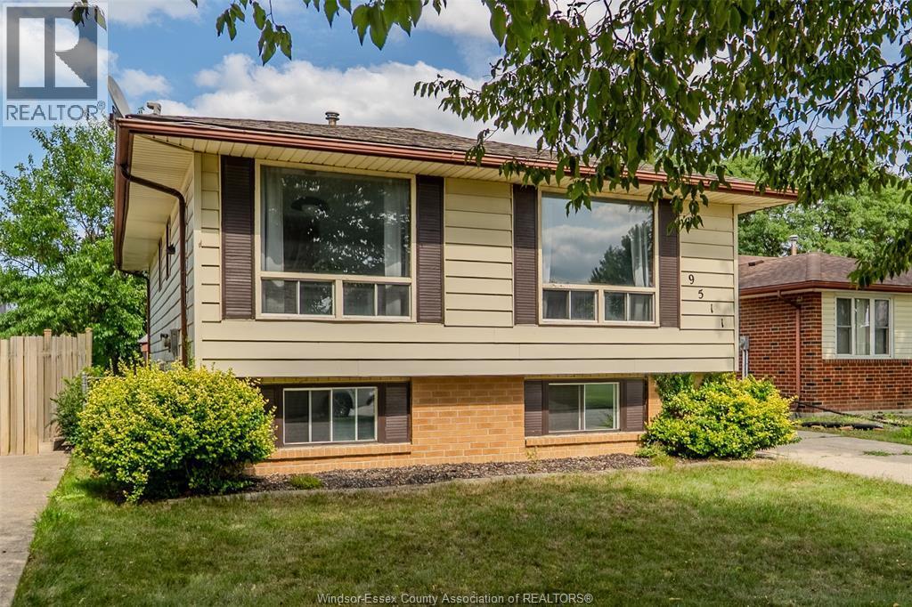 9511 Avery Lane, Windsor — photograph 2