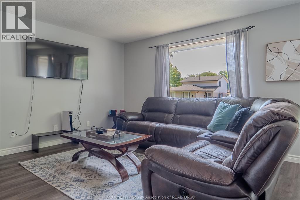 9511 Avery Lane, Windsor — photograph 3