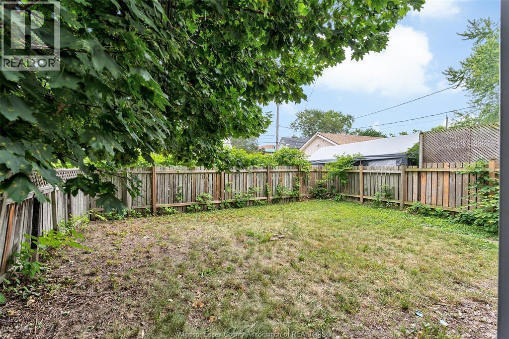418 Caron Avenue, Windsor — primary photograph