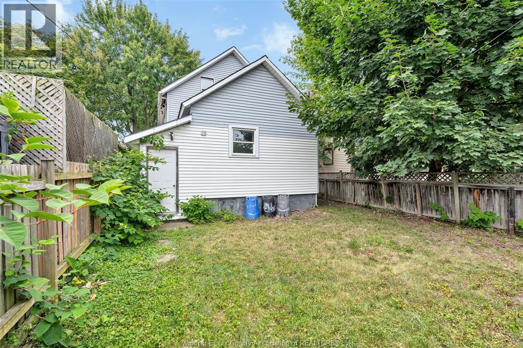 418 Caron Avenue, Windsor — photograph 2