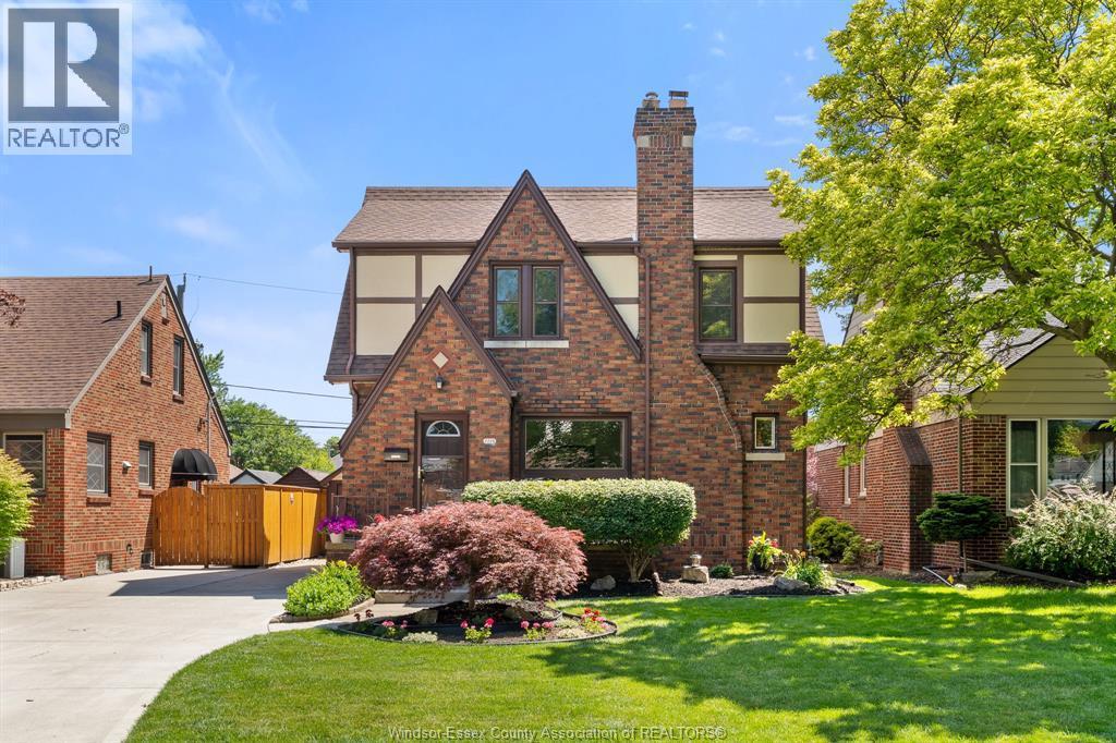 Single Family — 2226 Gladstone Avenue, Windsor, Ontario