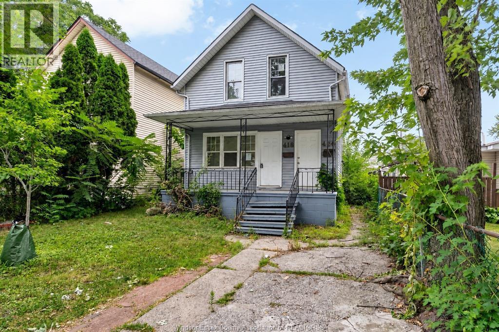 5-bedroom Single Family at 418 Caron Avenue, Windsor — photograph 2
