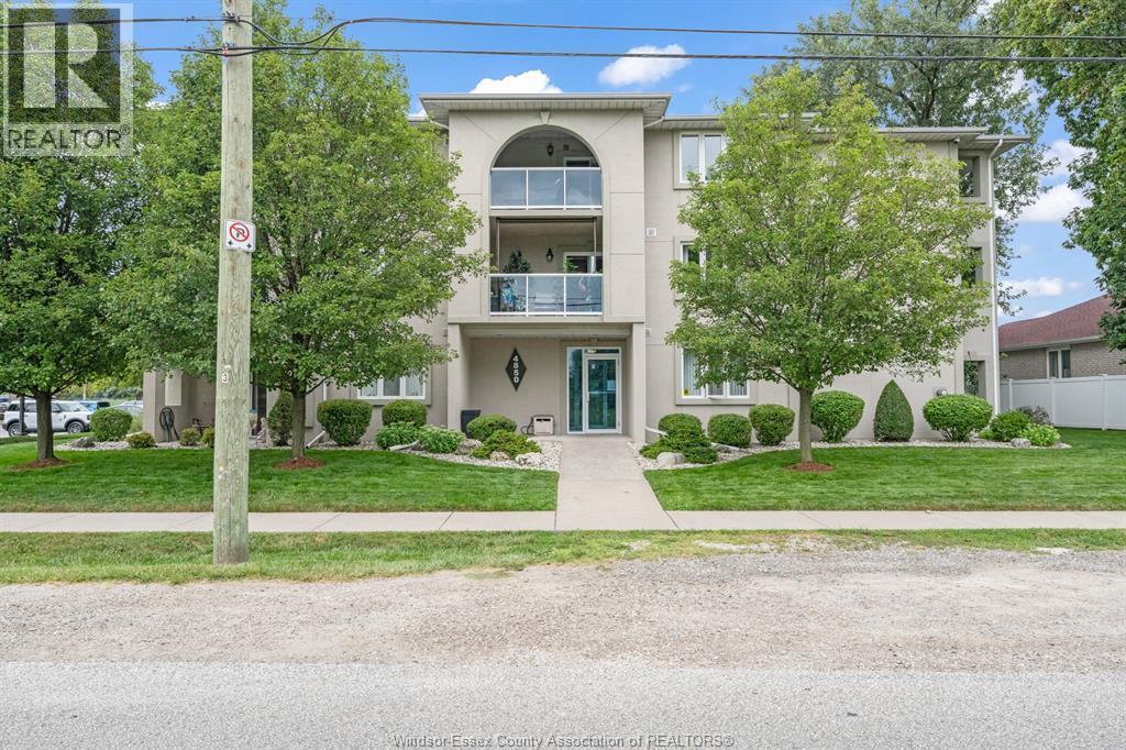 Single Family — 4850 Grand Boulevard, Windsor, Ontario