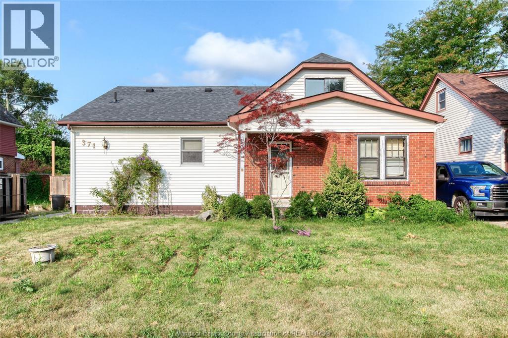 371 Laporte, Windsor — photograph 2