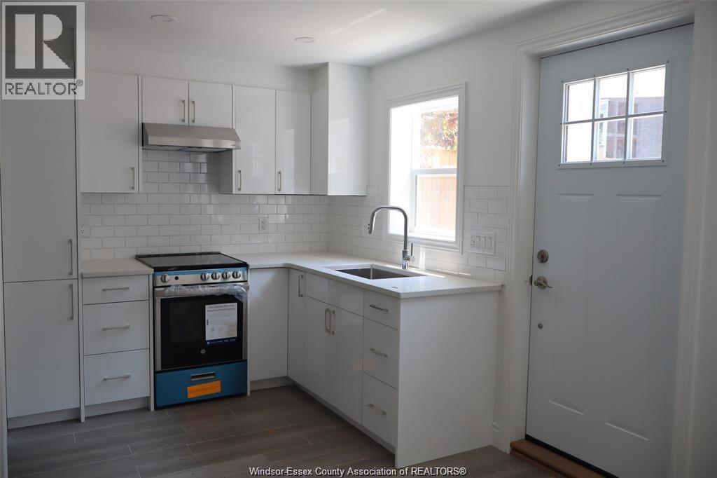 1228 Dougall - Adu, Windsor — photograph 2