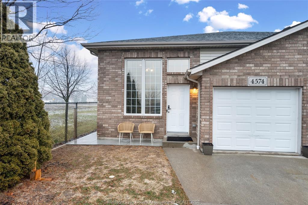 4574 Tumbleweed Crescent, Windsor — photograph 2