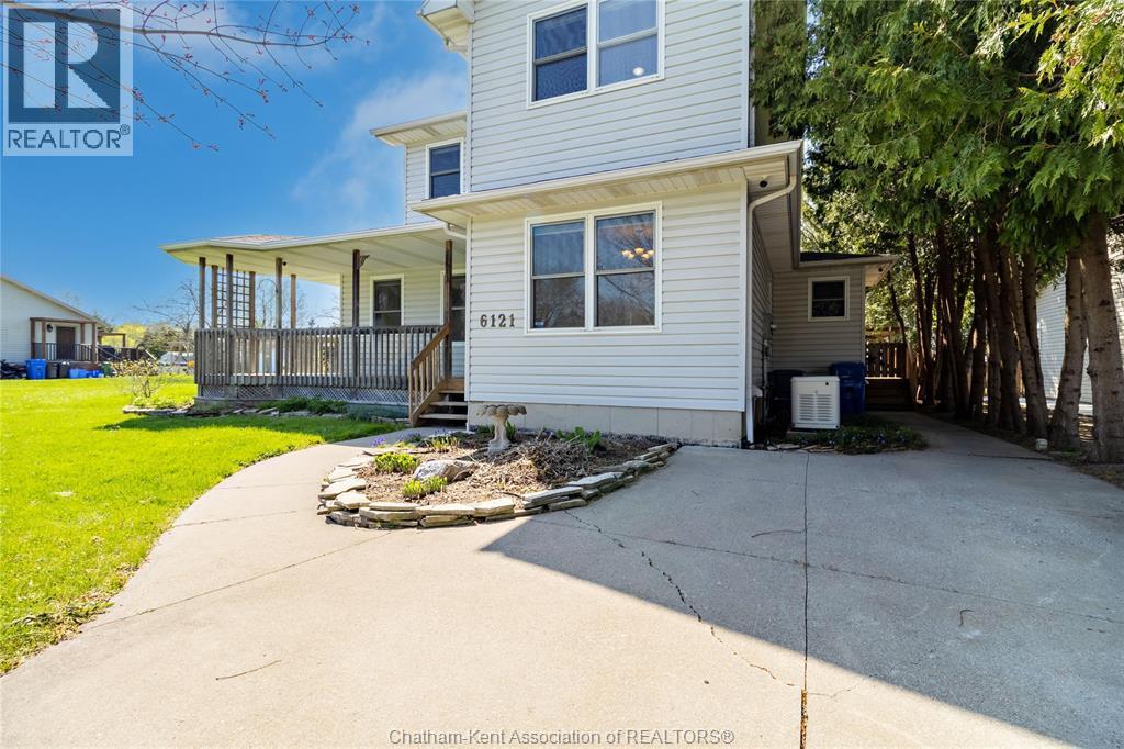 6121 Emerson Avenue, Comber — photograph 3