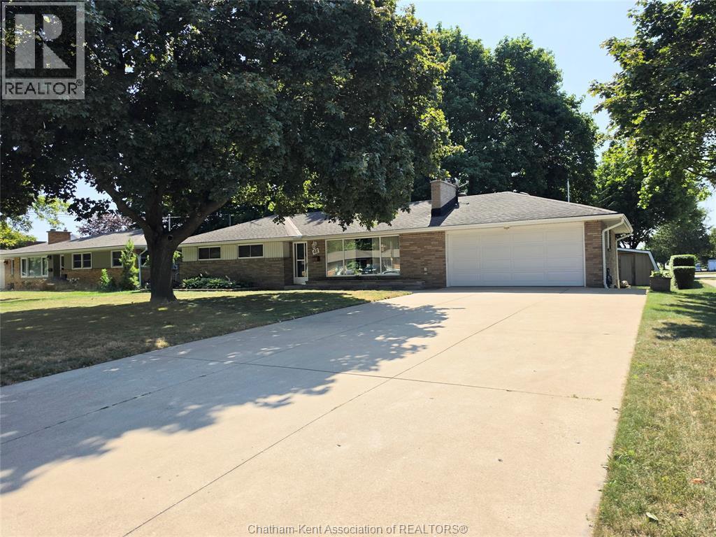 48 Ardleigh Drive, Chatham — photograph 2