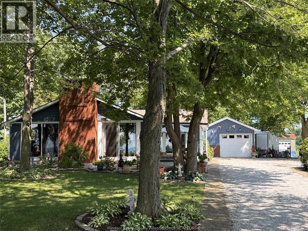 965 West Shore Road, Pelee Island — primary photograph