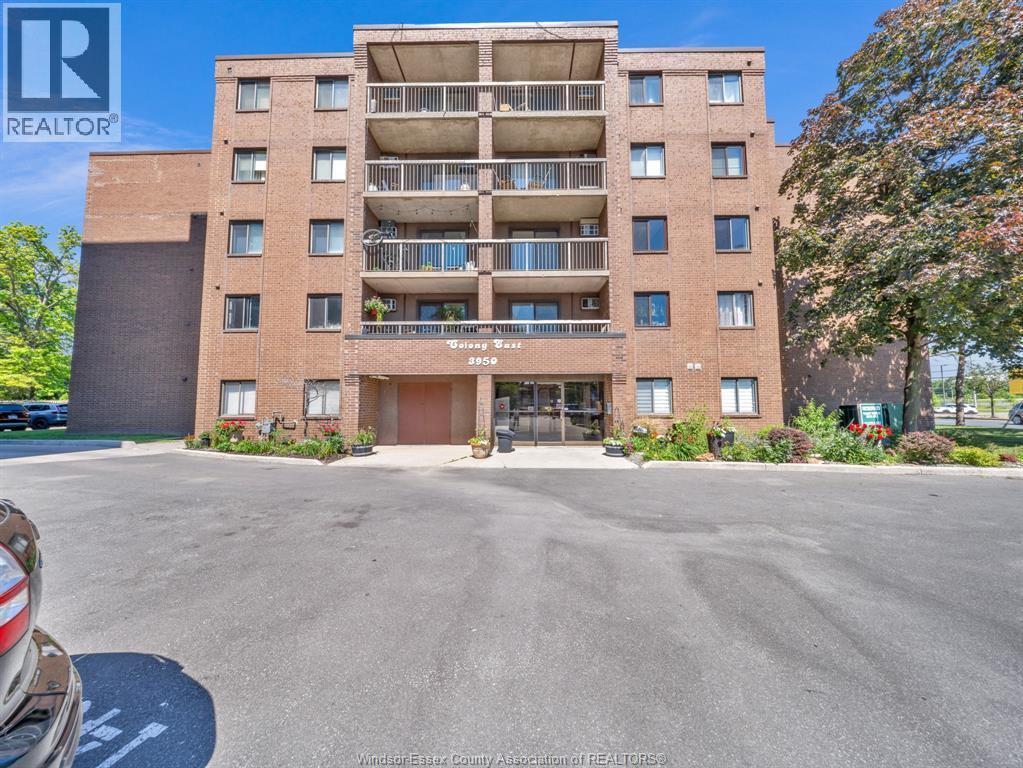 Single Family — 3950 Wyandotte Street East, Windsor, Ontario