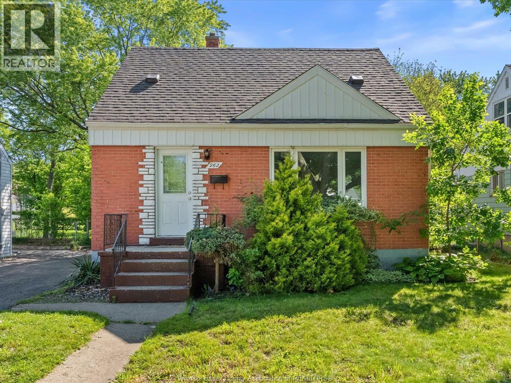 962 Askin, Windsor — primary photograph