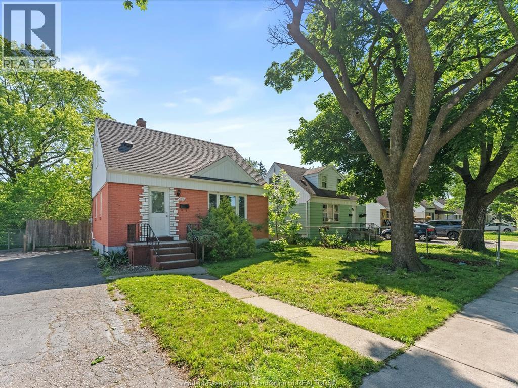962 Askin, Windsor — photograph 3